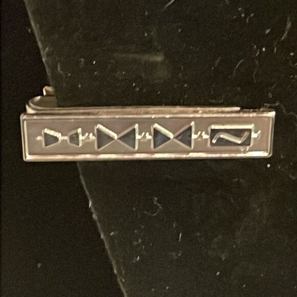 Vintage-1950s-1.5” x 0.33” Robbins Company Art Deco silver tone tie bar/clip - Picture 3 of 14